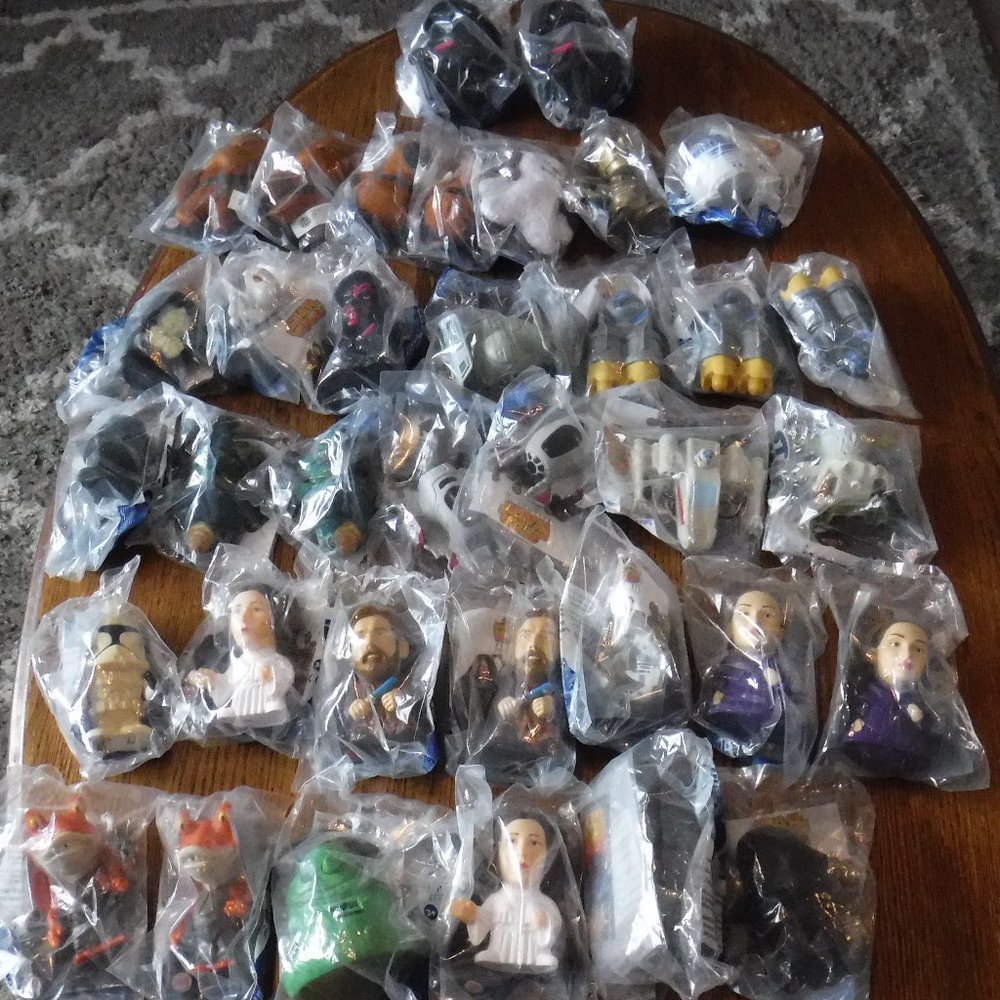 17 pc. lot of Starwars toys Episode III toys. 2005. Darth Vader.